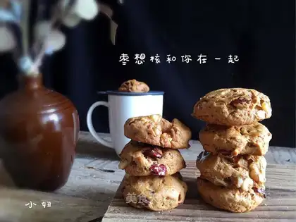"Red dates walnut scon."