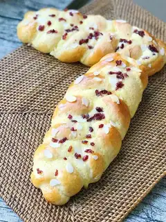 Cream cranberry runner bag