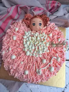 Barbie's bubble-bush cream cake