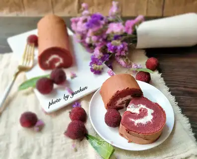 Red velvet cake rolls