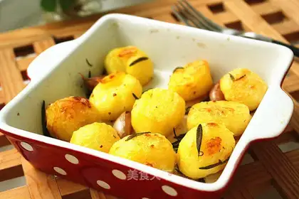 Rosemary garlic baked potatoes