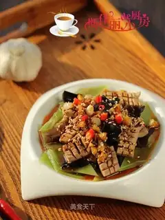 "Red oil bouquets."