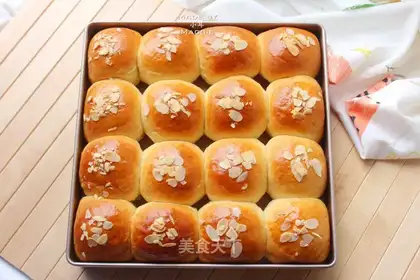 Meat pine buns