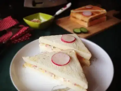 Egg salad sandwich