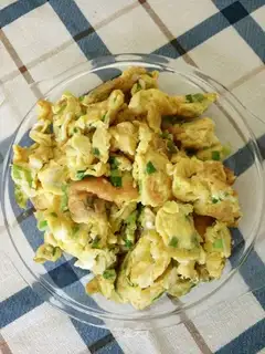 Shrimp skins, fried eggs