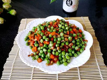 Peas, fried meat