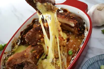 Garlic cheese ribs with potatoes