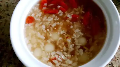 The wine makes round congee
