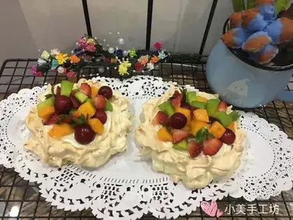 Pavlova cake
