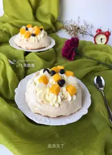 Pavlova cake