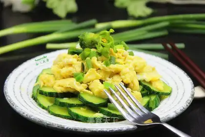 cucumber fried eggs