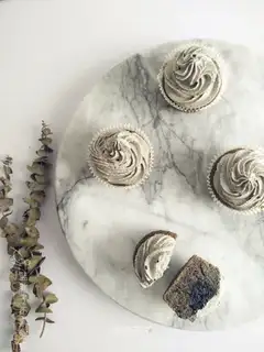 Black sesame cupcakes