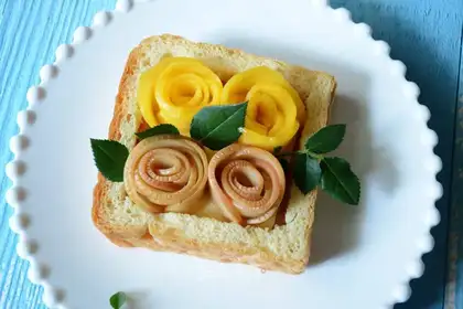A fruit sandwich