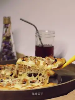 Cinnamon apple sweet pizza