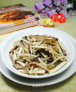 The mushrooms, the silk, the white