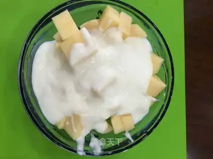 Yogurt apple salad