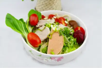 A sour horn pasta salad
