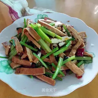 Celery fried dry