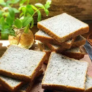 Black sesame macchia seed toast
