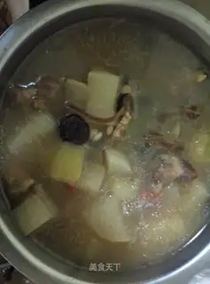 Sheep and mushroom soup