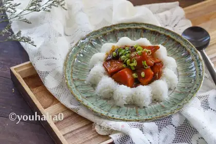 Sprayed rice with mushroom carrots