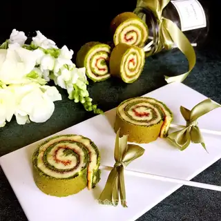 Double blueberry cake rolls