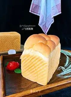 Tomato egg toast