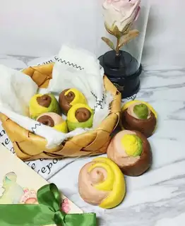 Five roses and bread