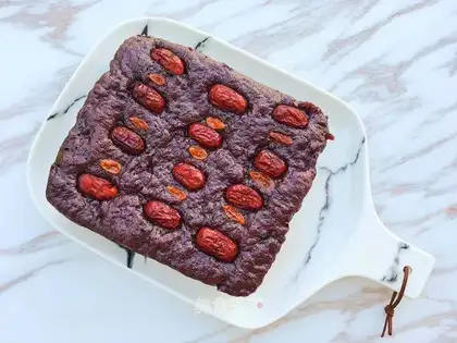 A groceries cake