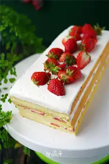 Strawberry cream cake