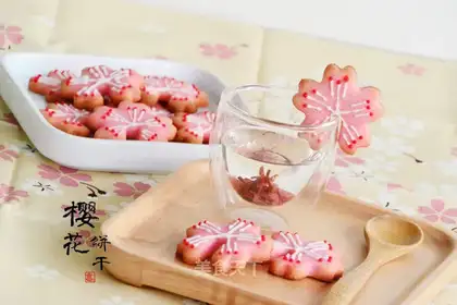 Sakura Cup crackers