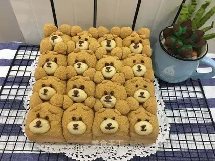 The teddy bear squeezed on the snack