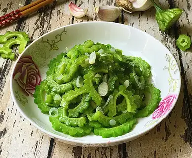 New garlic for a bitter melon