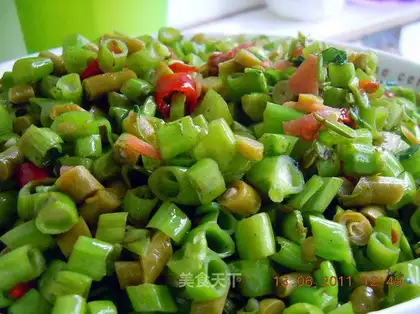Hot and sour vegetable stalks