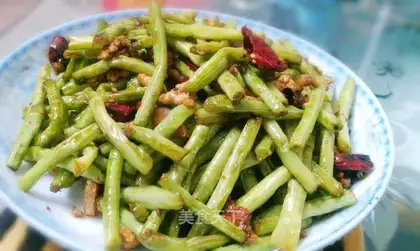 stir-fried minced pork with cowpea corner