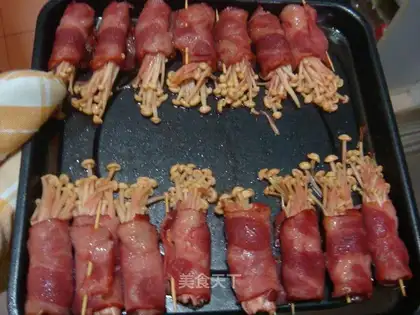 Flammulina velutipes bacon roll