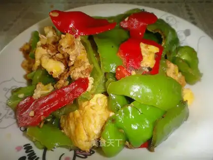 Scrambled eggs with pepper