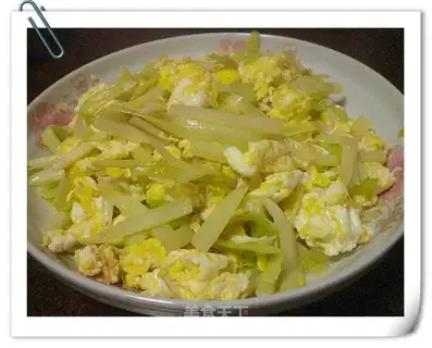 Scrambled eggs with leek
