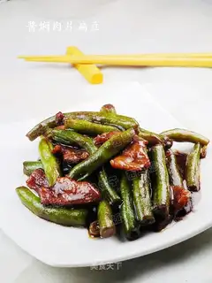 Braised pork slices with bean sauce and lentils
