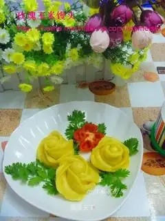 Rose corn steamed buns