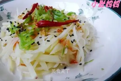Shredded potatoes with salad
