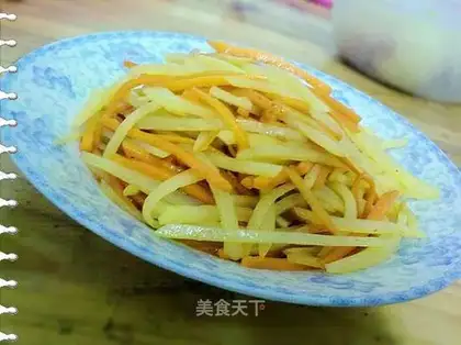Stir-fried shredded garlic