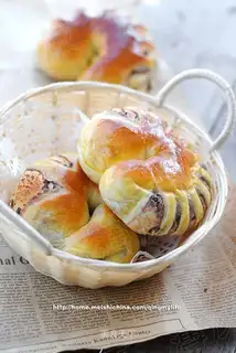 Fancy bean paste bread