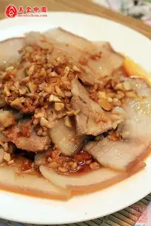 white pork with garlic mashed