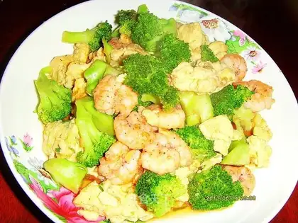stir-fried shrimp with broccoli eggs
