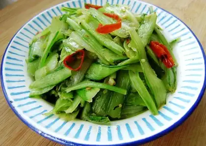 stir-fried cabbage with spicy sauce