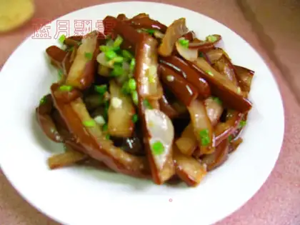 Dry stir-fried eggplant