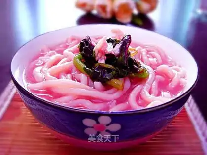 Pink amaranth noodles