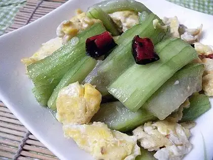 Spicy fried loofah eggs