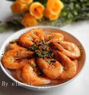 Braised prawns with green onions